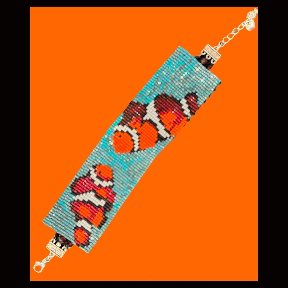 Hand Crafted beaded bracelet with clown fish in ocean garnet accents adjustable